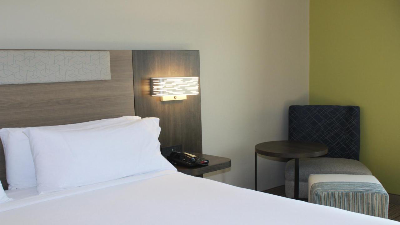 Holiday Inn Express & Suites Wilson-Downtown By Ihg Exterior photo